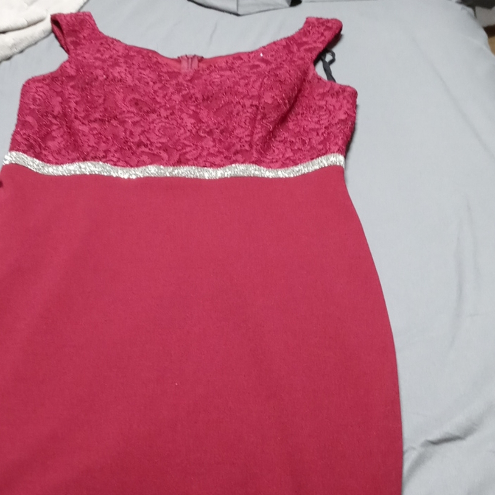Dresses - Picture 2 of 4